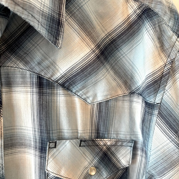 Wrangler XL short sleeve mother of pearl snaps. - Picture 3 of 6